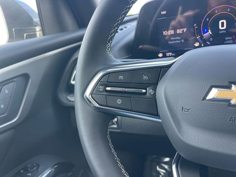 Used 2025 Chevrolet Traverse LT w/ Driver Confidence Package image 16