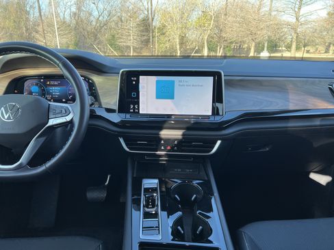 Certified 2025 Volkswagen Atlas SE w/ Panoramic Sunroof Package image 28