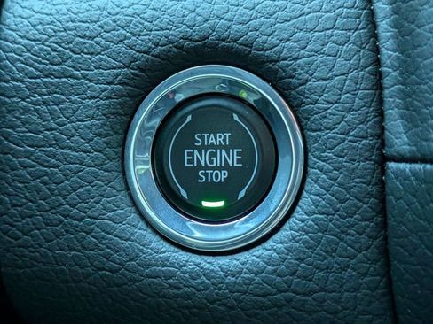 Used 2023 GMC Yukon XL Denali w/ Advanced Technology Package AWD/4WD image 36