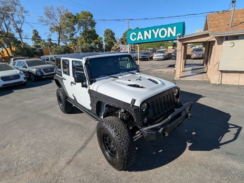 Used 2015 Jeep Wrangler Unlimited Rubicon image 46