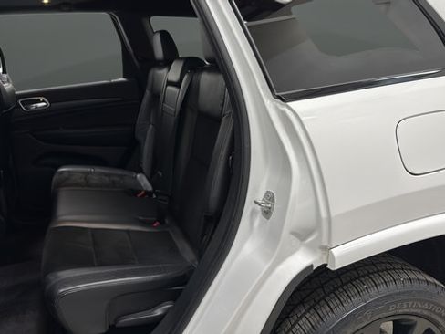 Used 2018 Jeep Grand Cherokee Altitude AWD/4WD image 24