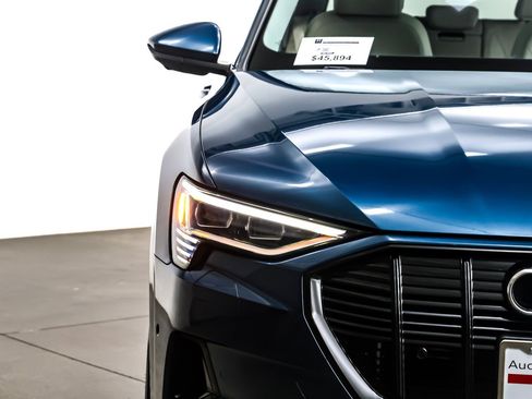 Used 2023 Audi e-tron Premium w/ Convenience Plus Package image 14