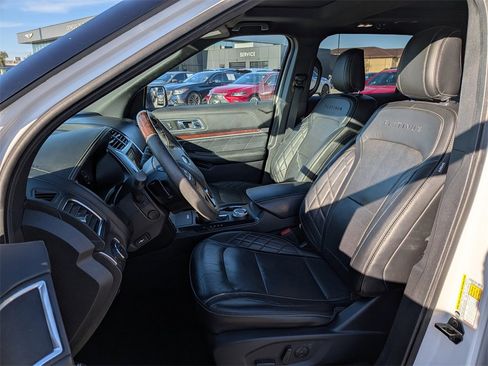 Used 2019 Ford Explorer Platinum image 10
