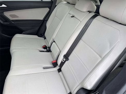 Used 2020 Volkswagen Tiguan SE w/ Panoramic Sunroof Package image 13