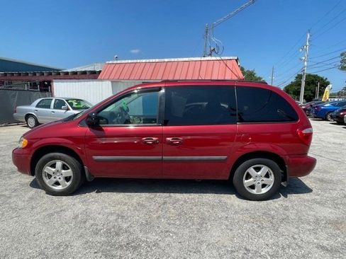 Used 2006 Dodge Caravan SXT w/ Popular Equipment Group I image 3