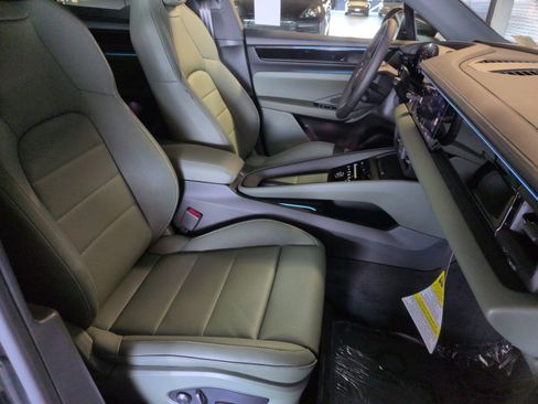 New 2026 Porsche Macan Electric image 25