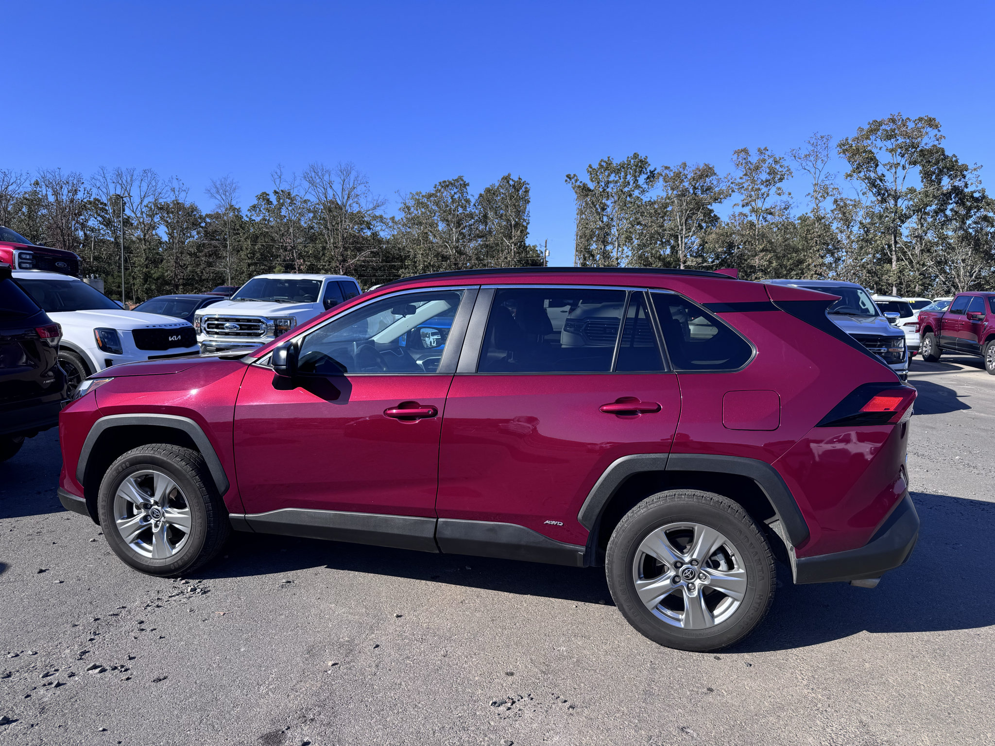 Used 2025 Toyota RAV4 LE AWD/4WD image 10