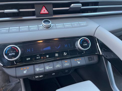 Used 2025 Hyundai Elantra SEL image 24