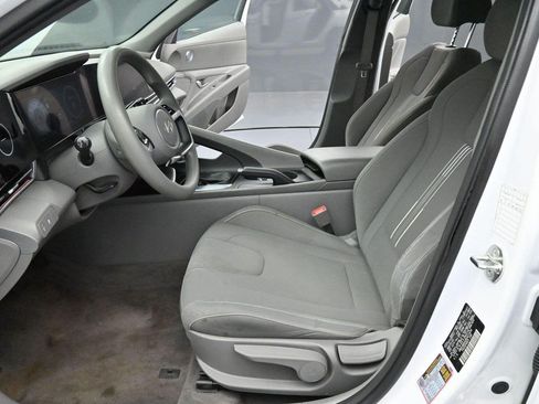Used 2024 Hyundai Elantra SEL FWD image 12