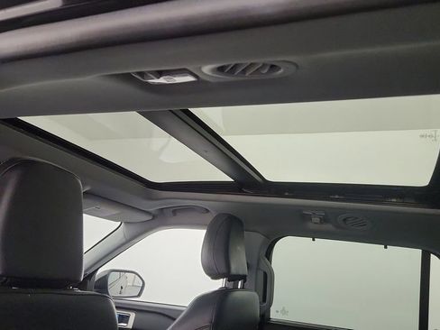 Used 2022 Ford Explorer Limited w/ Equipment Group 301A image 16