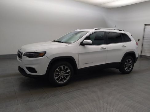 Used 2019 Jeep Cherokee Latitude Plus FWD image 2