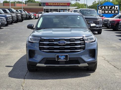 Certified 2025 Ford Explorer Active RWD image 2