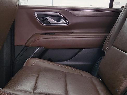 Used 2021 Chevrolet Suburban High Country AWD/4WD image 16