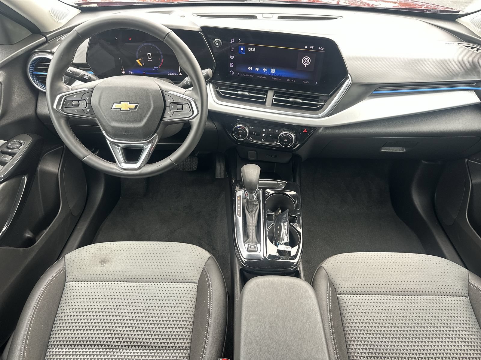 Used 2025 Chevrolet Trax LT w/ LT Convenience Package FWD image 18