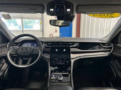Used 2023 Jeep Grand Cherokee 4WD 4xe image 16