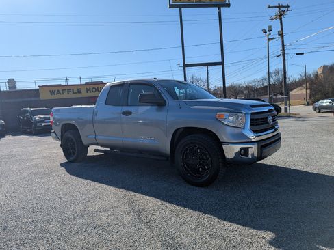 Used 2014 Toyota Tundra SR5 w/ SR5 Upgrade Package image 3