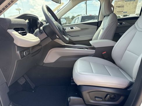New 2026 Ford Explorer Active w/ Active Comfort Package RWD image 27