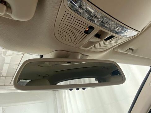Used 2019 Mercedes-Benz GLC 300 4MATIC image 24