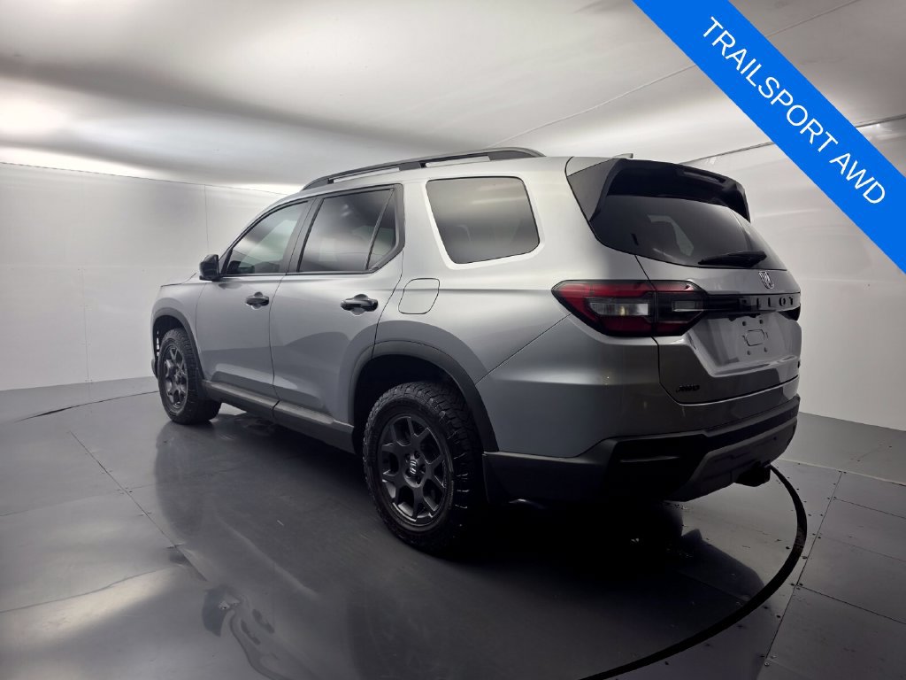 Used 2025 Honda Pilot TrailSport image 6