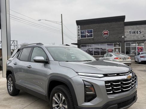 Used 2025 Chevrolet Equinox LT w/ Convenience Package II image 1