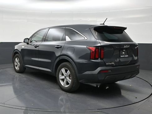 Used 2023 Kia Sorento LX FWD image 3