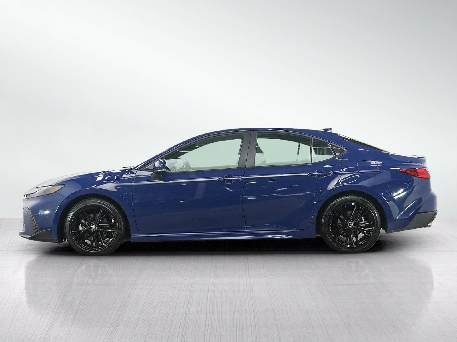 Used 2025 Toyota Camry SE w/ Multimedia Upgrade Package FWD image 2