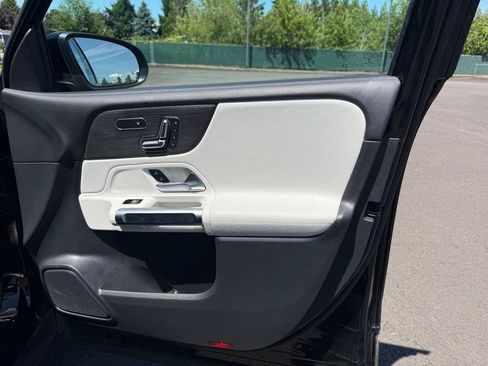 Used 2023 Mercedes-Benz GLB 250 4MATIC image 26
