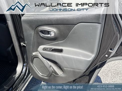 Used 2022 Jeep Renegade Latitude AWD/4WD image 40