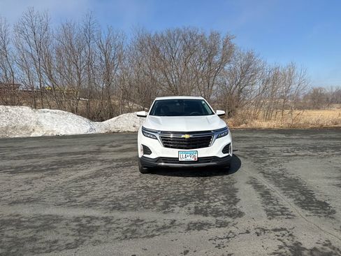 Used 2022 Chevrolet Equinox LT image 2