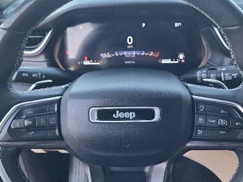 Used 2023 Jeep Grand Cherokee Limited w/ Trailer Tow Prep Group (B) AWD/4WD image 16