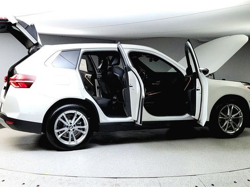 Used 2025 BMW X3 xDrive30i w/ Premium Package image 12