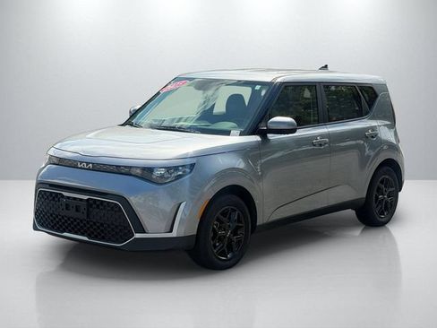 Used 2025 Kia Soul LX w/ LX Technology Package FWD image 3