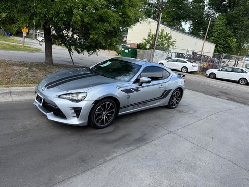 Used 2017 Toyota 86 RWD image 6