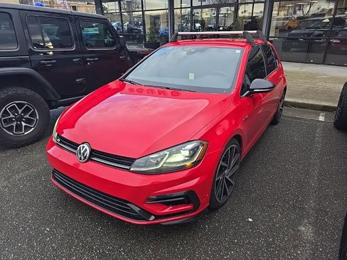 Used 2018 Volkswagen Golf R 4-Door image 1