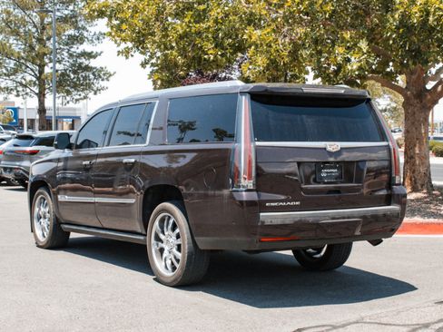 Used 2017 Cadillac Escalade ESV Premium Luxury AWD/4WD image 6