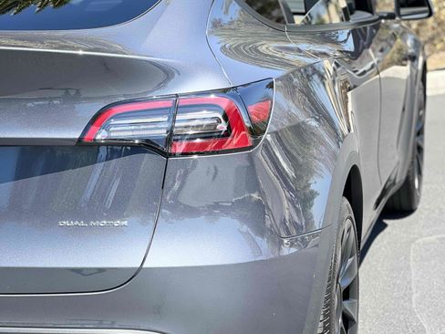 Used 2023 Tesla Model Y Long Range AWD/4WD image 47