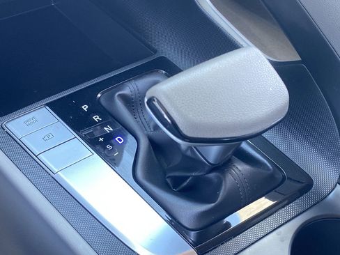 Certified 2025 Hyundai Elantra SE FWD image 28