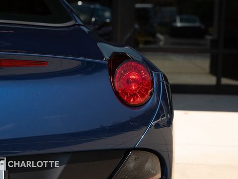 Used 2011 Ferrari California image 16