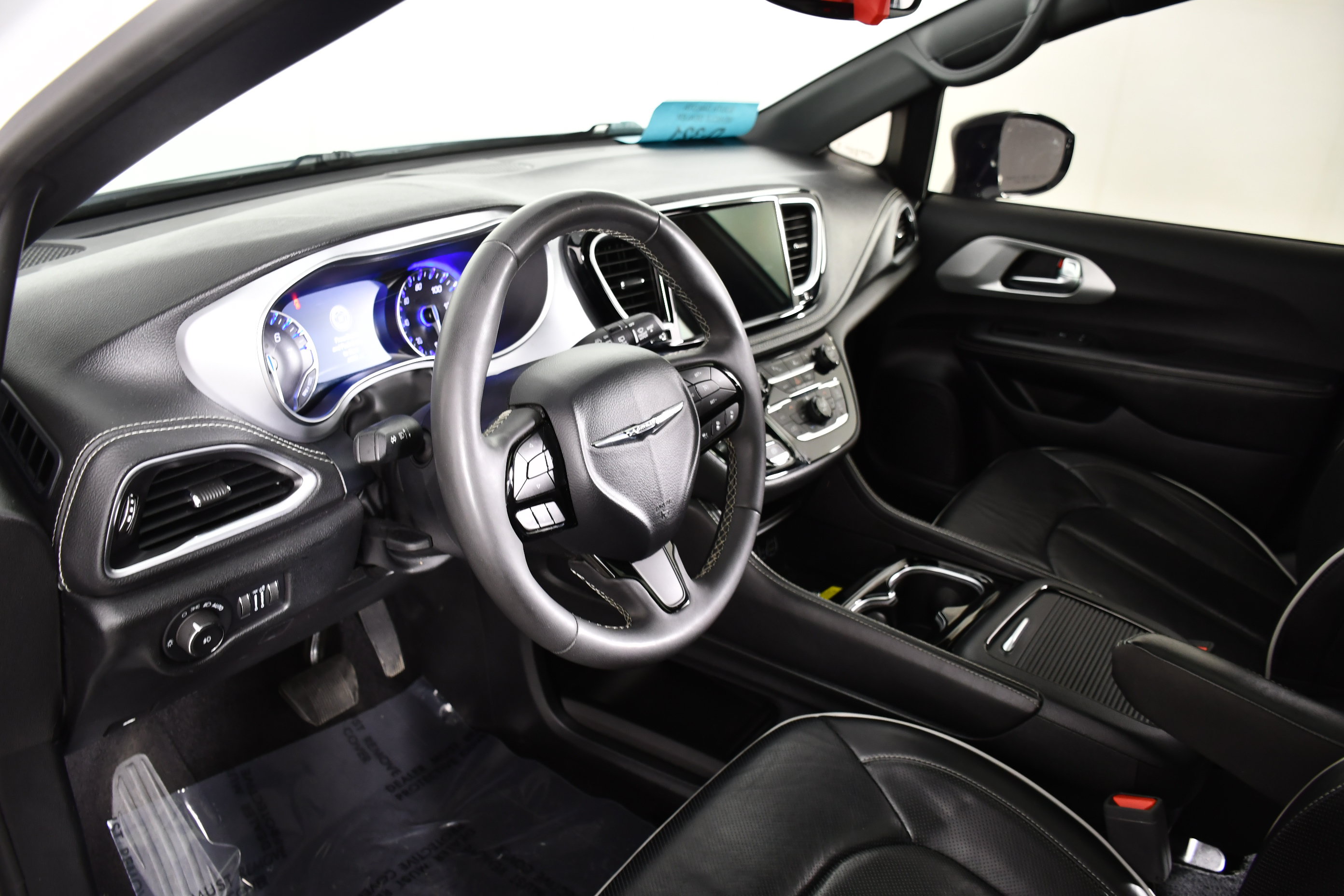 Used 2025 Chrysler Pacifica Limited FWD image 37