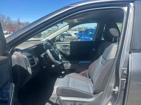 Used 2023 Nissan Rogue SV image 10