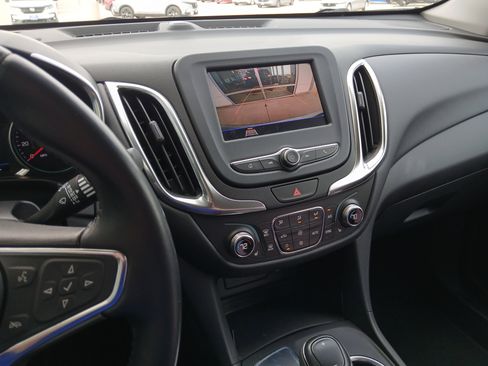 Used 2021 Chevrolet Equinox LT image 12