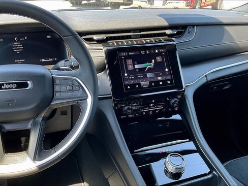 New 2025 Jeep Grand Cherokee Altitude AWD/4WD image 8