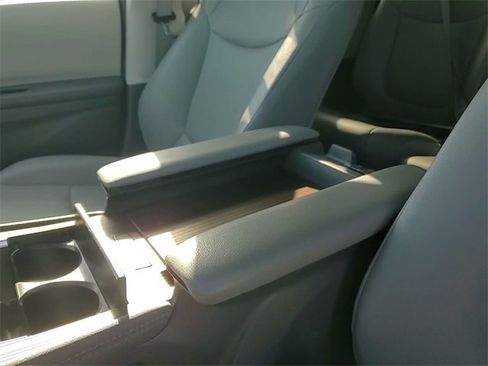 Used 2024 Toyota Sienna XLE image 19