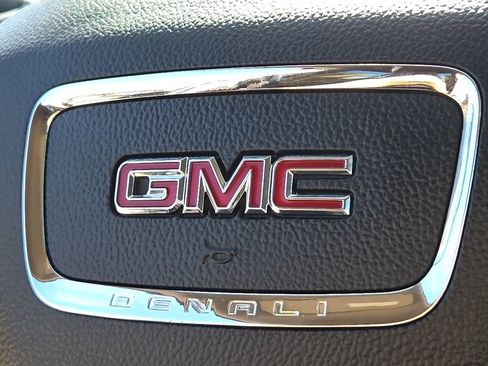 Used 2019 GMC Acadia Denali w/ Technology Package FWD image 28