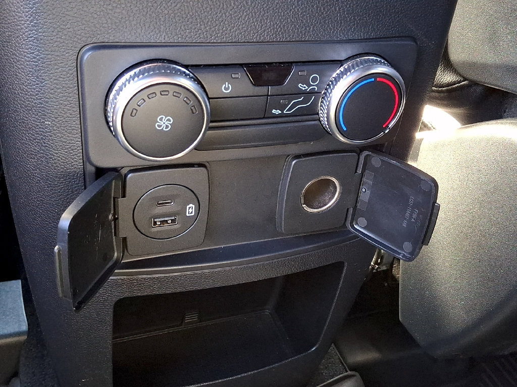 Used 2020 Ford Explorer XLT w/ Equipment Group 202A AWD/4WD image 15