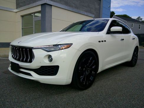 Used 2019 Maserati Levante AWD/4WD image 31