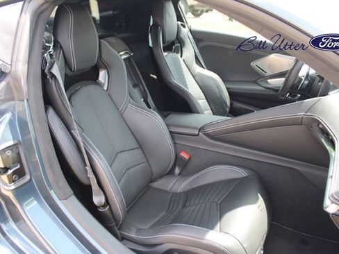 Used 2021 Chevrolet Corvette Stingray Premium Cpe w/ Z51 Performance Package image 13