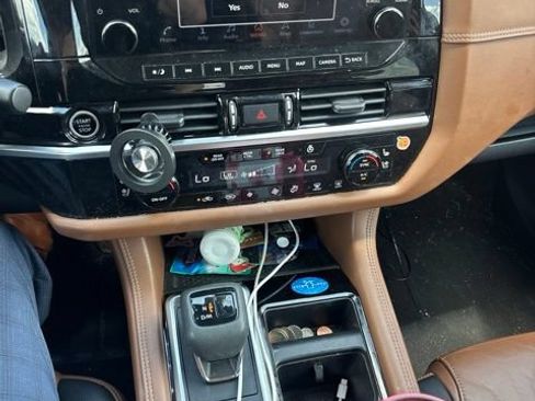 Used 2022 Nissan Pathfinder Platinum w/ Cargo Package FWD image 10