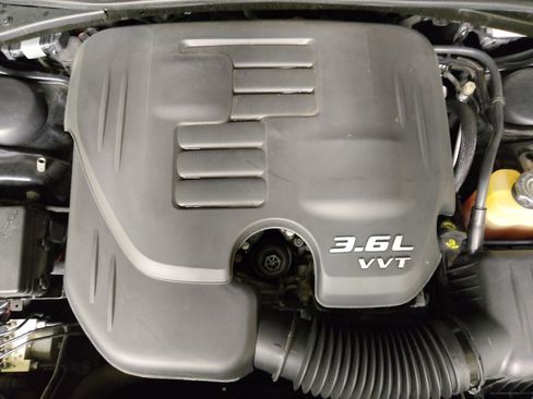 Used 2018 Dodge Challenger SXT w/ Performance Handling Group image 30