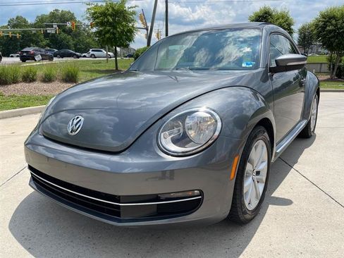 Used 2013 Volkswagen Beetle TDI FWD image 38